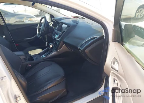 2013 Ford Focus Titanium z USA, uszkodzony, nr VIN 1FADP3N21DL115239